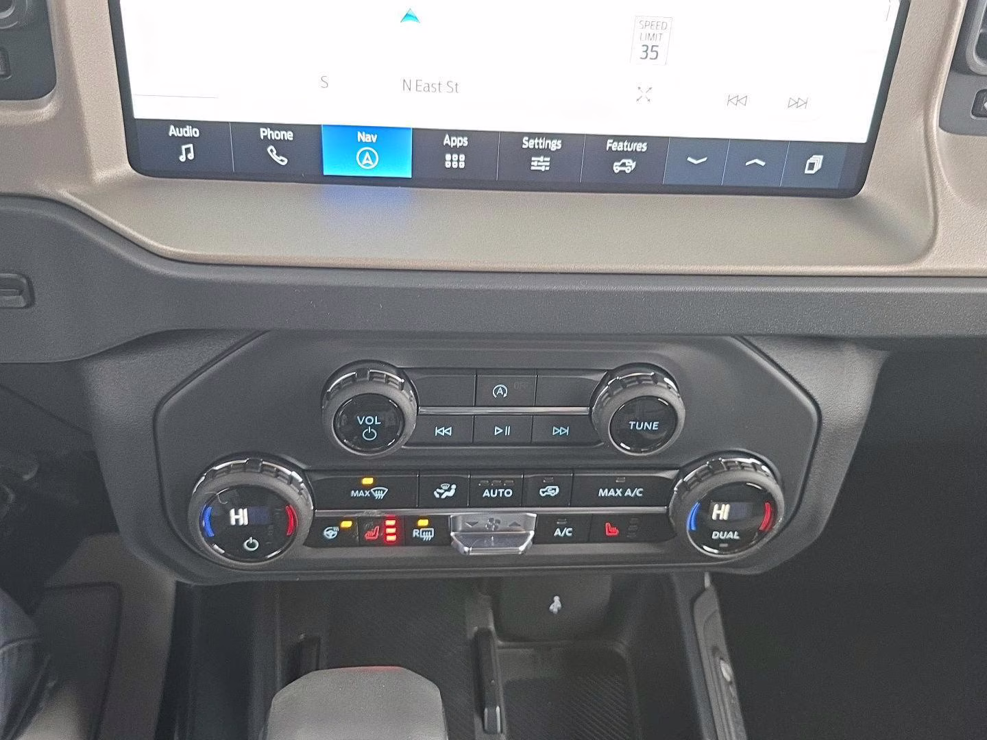 2025 Oxford White Ford Bronco Outer Banks 4X4 SUV