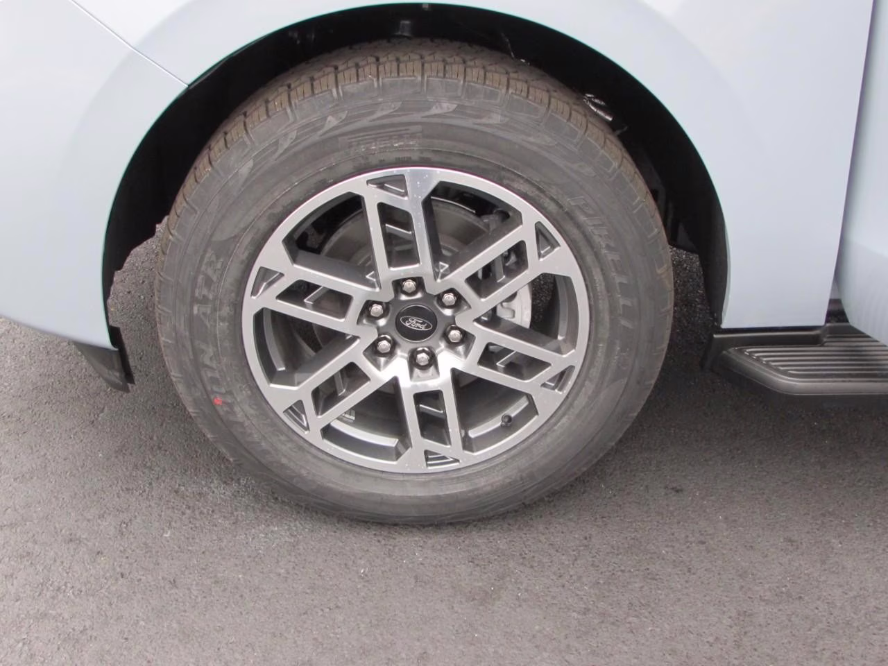 2026 Glacier Gray Metallic Tri-Coat Ford Expedition Active 4X4 SUV