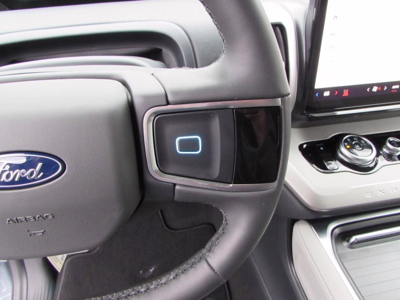 2026 Glacier Gray Metallic Tri-Coat Ford Expedition Active 4X4 SUV