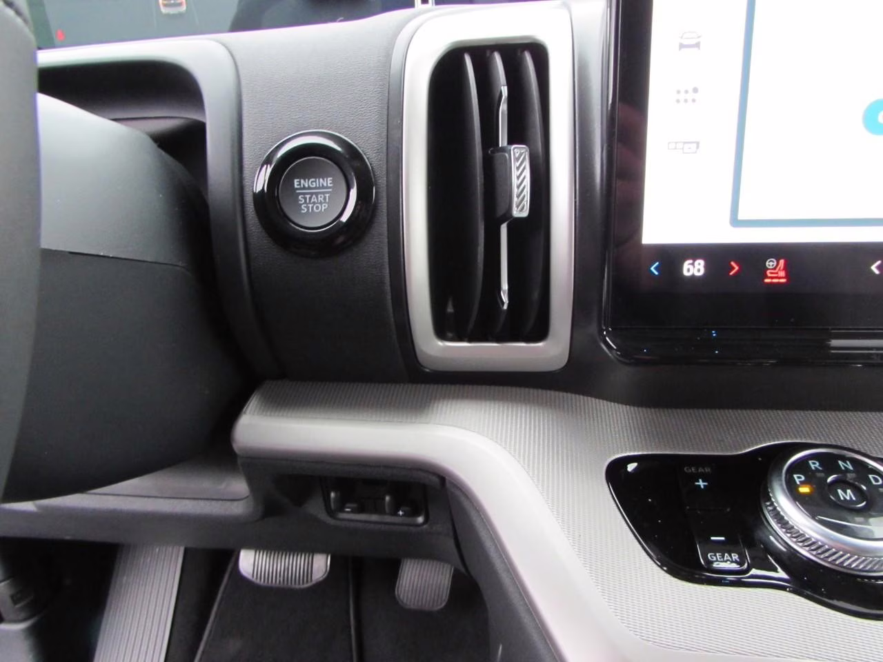 2026 Glacier Gray Metallic Tri-Coat Ford Expedition Active 4X4 SUV