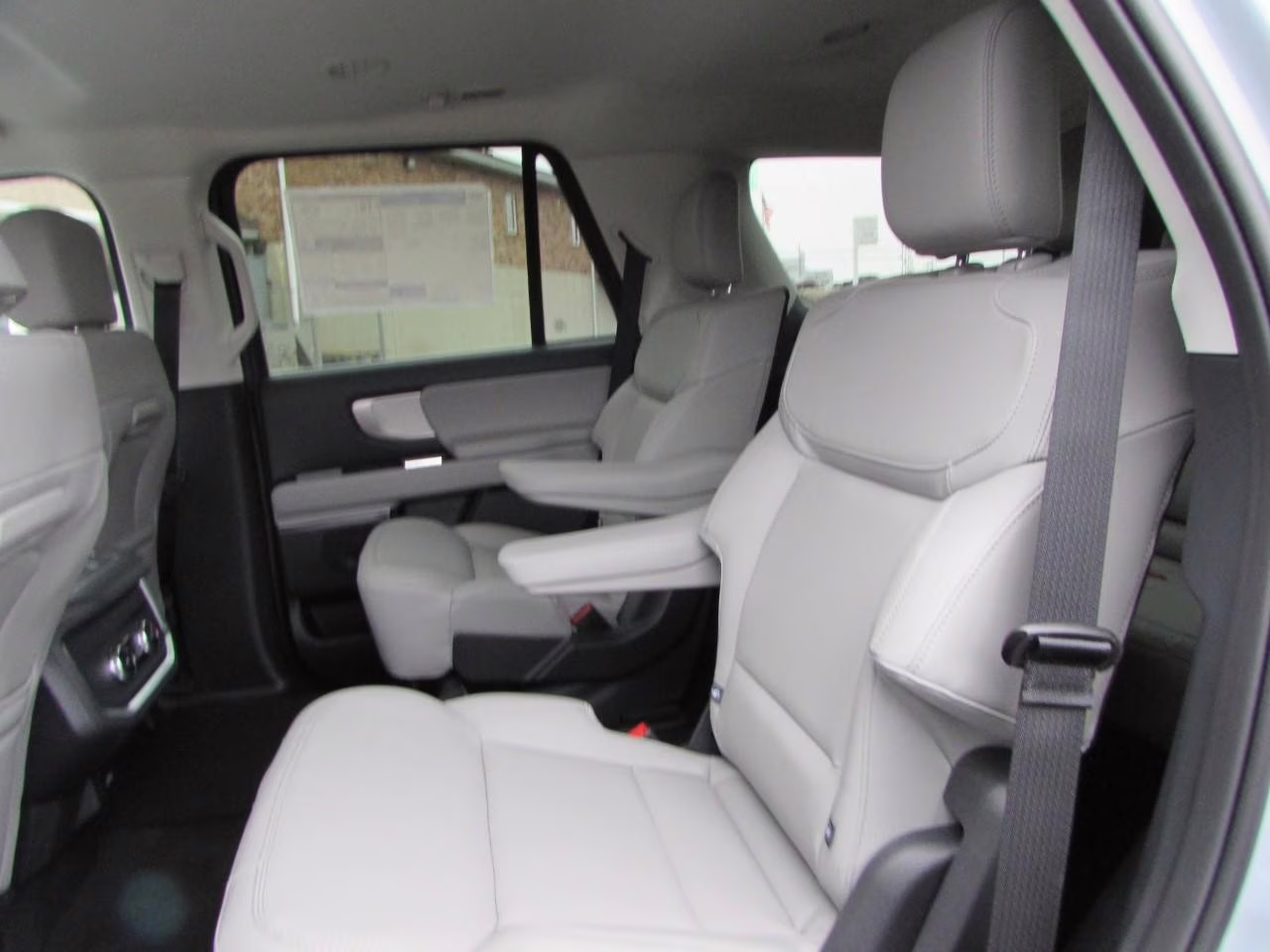 2026 Glacier Gray Metallic Tri-Coat Ford Expedition Active 4X4 SUV