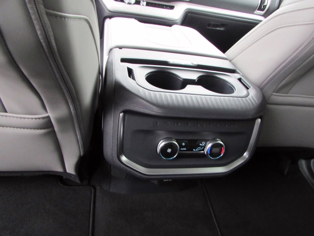 2026 Glacier Gray Metallic Tri-Coat Ford Expedition Active 4X4 SUV