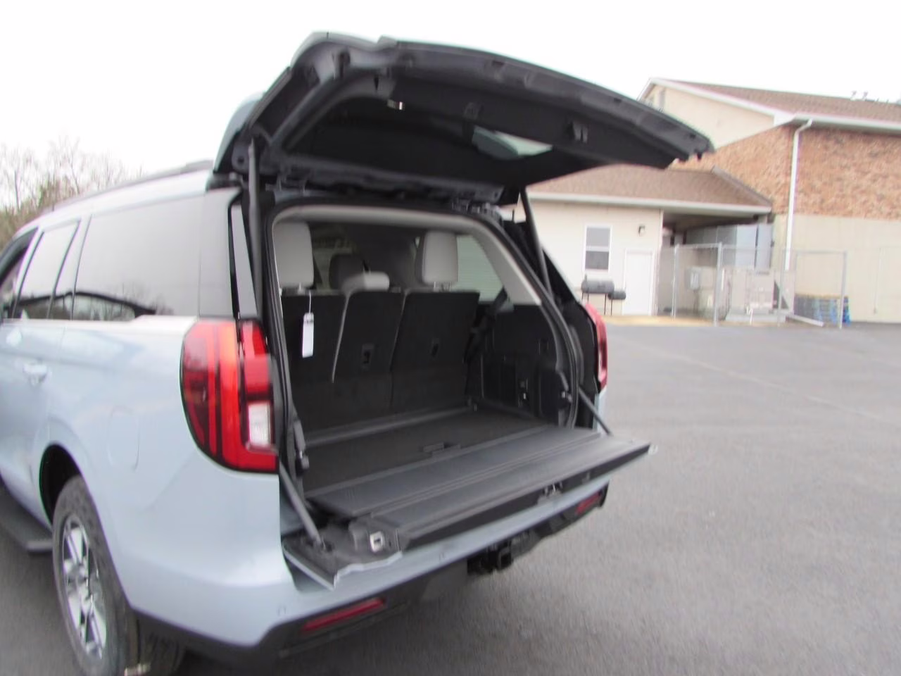 2026 Glacier Gray Metallic Tri-Coat Ford Expedition Active 4X4 SUV