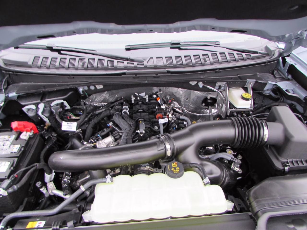 2026 Glacier Gray Metallic Tri-Coat Ford Expedition Active 4X4 SUV