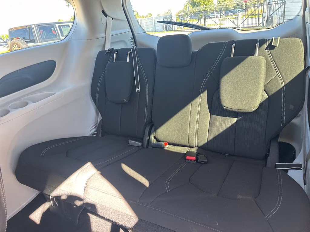 2024 Diamond Black Crystal Pearlcoat Chrysler Voyager LX FWD Van