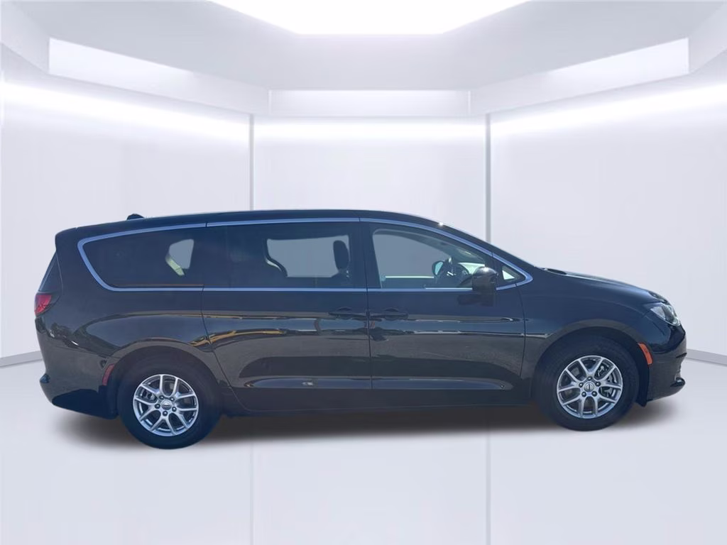 2024 Diamond Black Crystal Pearlcoat Chrysler Voyager LX FWD Van