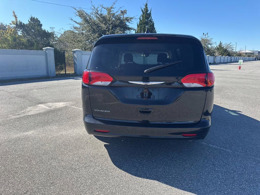 2024 Diamond Black Crystal Pearlcoat Chrysler Voyager LX FWD Van