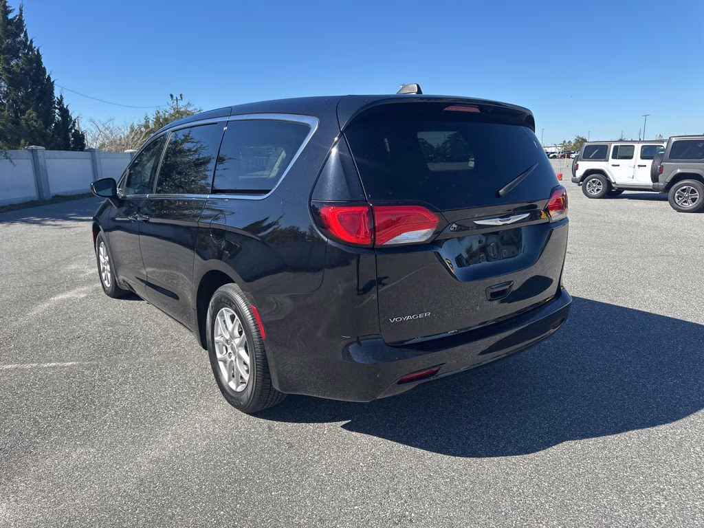 2024 Diamond Black Crystal Pearlcoat Chrysler Voyager LX FWD Van
