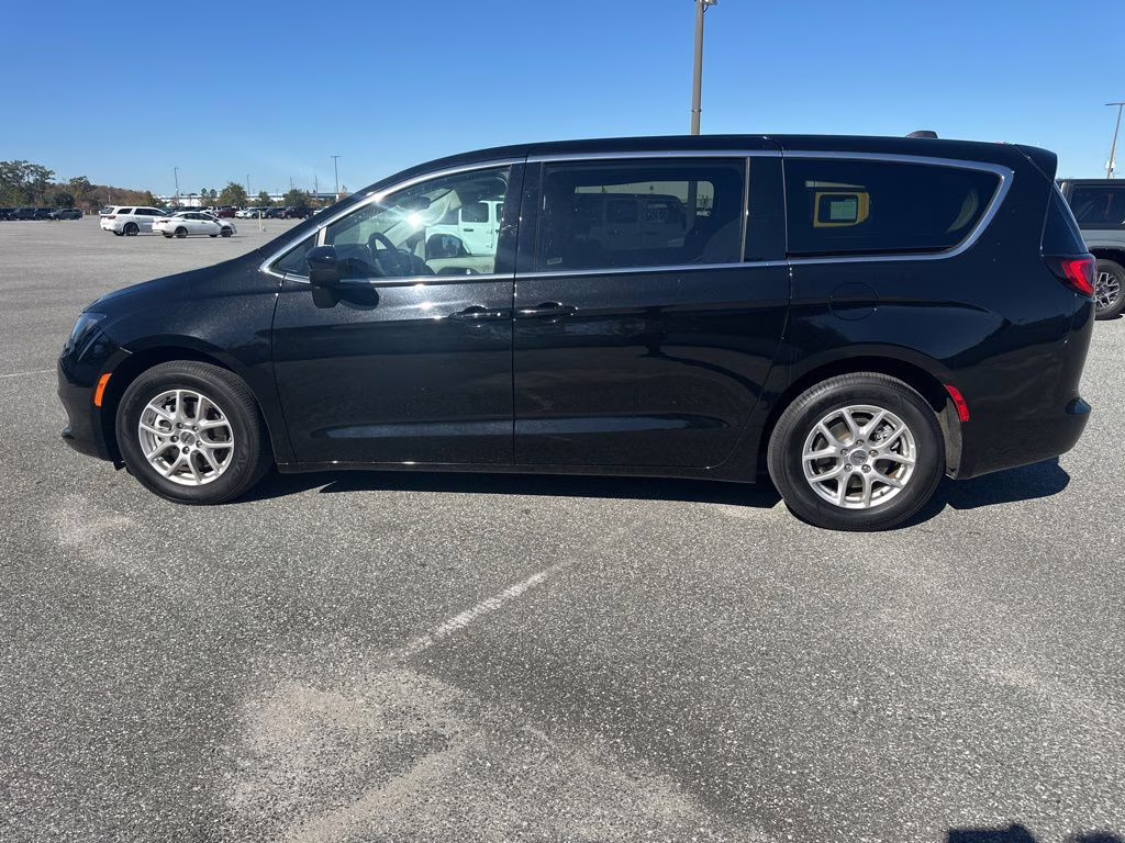 2024 Diamond Black Crystal Pearlcoat Chrysler Voyager LX FWD Van