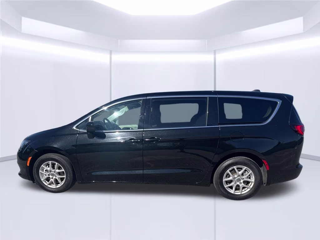 2024 Diamond Black Crystal Pearlcoat Chrysler Voyager LX FWD Van