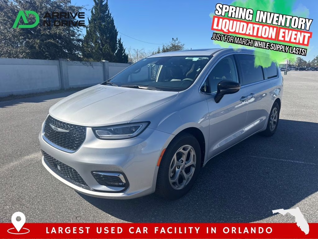 2024 Silver Mist Clearcoat Chrysler Pacifica Limited FWD Van
