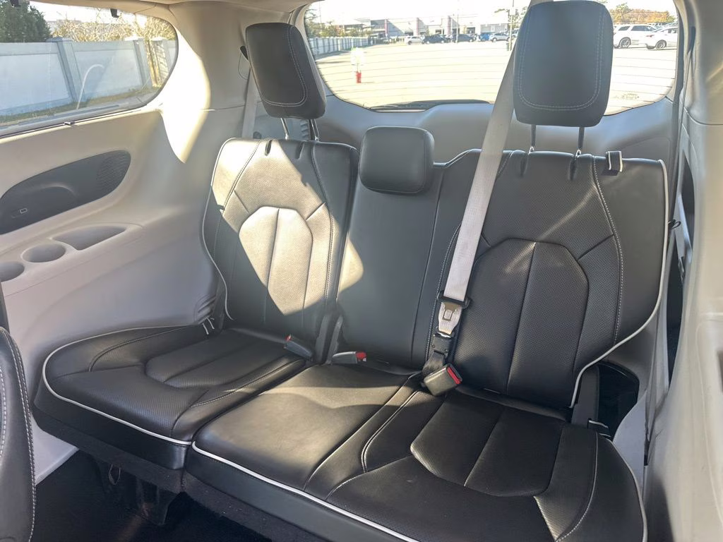 2024 Silver Mist Clearcoat Chrysler Pacifica Limited FWD Van