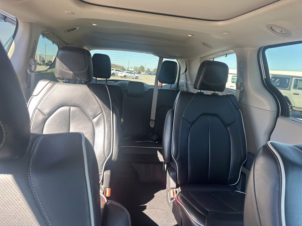 2024 Silver Mist Clearcoat Chrysler Pacifica Limited FWD Van