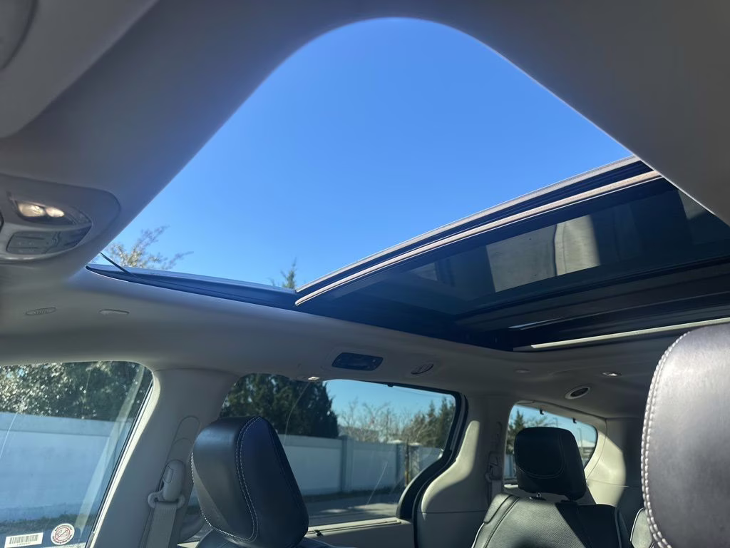 2024 Silver Mist Clearcoat Chrysler Pacifica Limited FWD Van