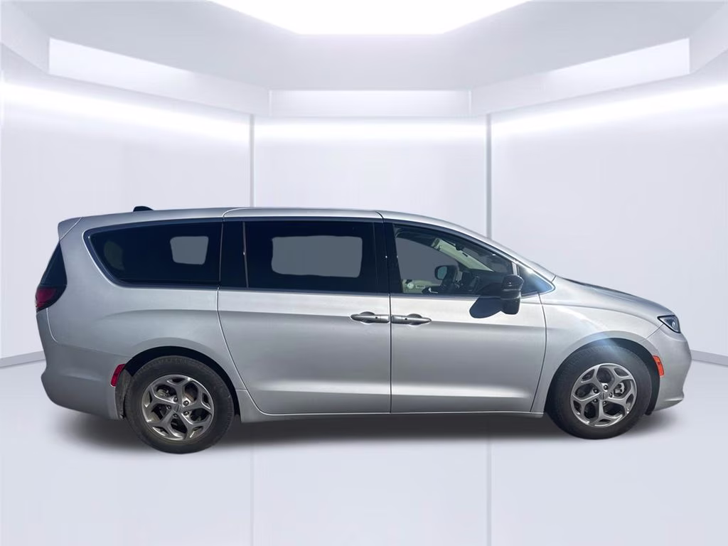 2024 Silver Mist Clearcoat Chrysler Pacifica Limited FWD Van