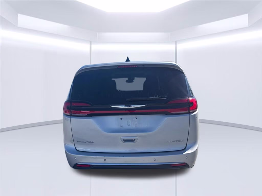 2024 Silver Mist Clearcoat Chrysler Pacifica Limited FWD Van