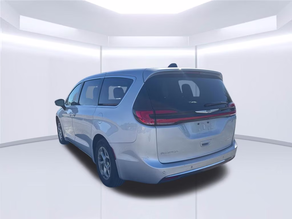 2024 Silver Mist Clearcoat Chrysler Pacifica Limited FWD Van