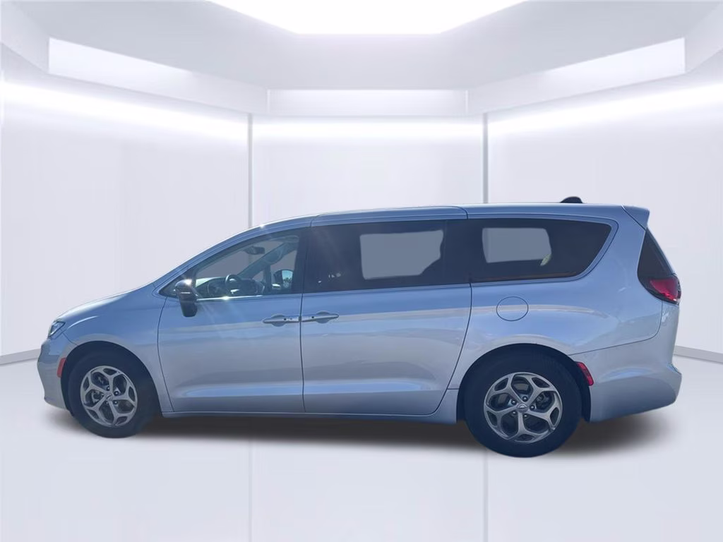 2024 Silver Mist Clearcoat Chrysler Pacifica Limited FWD Van