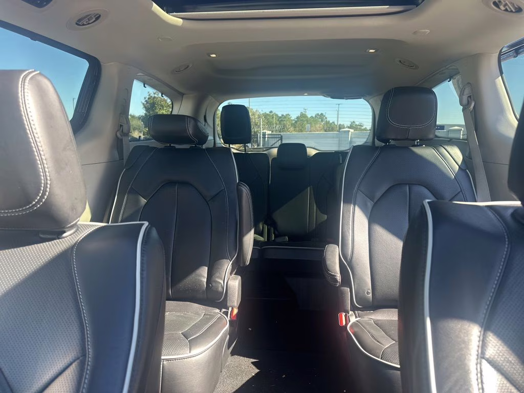 2024 Diamond Black Crystal Pearlcoat Chrysler Pacifica Limited FWD Van