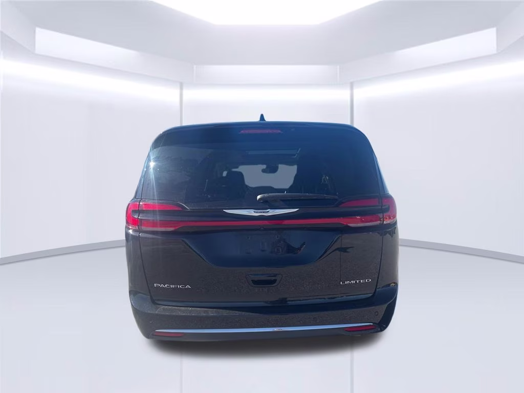 2024 Diamond Black Crystal Pearlcoat Chrysler Pacifica Limited FWD Van