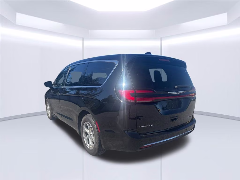 2024 Diamond Black Crystal Pearlcoat Chrysler Pacifica Limited FWD Van