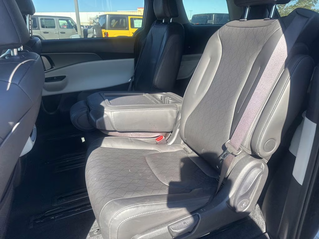 2024 Panthera Metal Kia Carnival LX FWD Van
