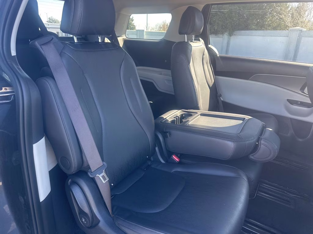 2024 Panthera Metal Kia Carnival LX FWD Van