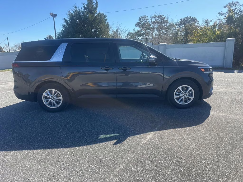 2024 Panthera Metal Kia Carnival LX FWD Van