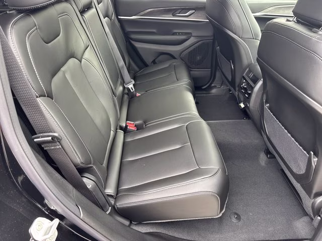 2025 Diamond Black Crystal Pearlcoat Jeep Grand Cherokee Limited 4X4 SUV