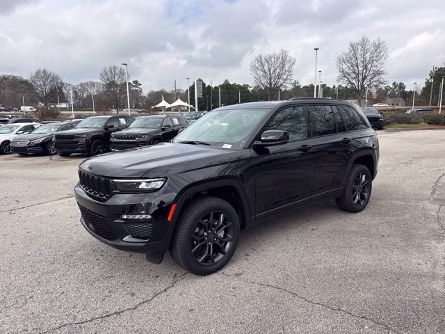 2025 Diamond Black Crystal Pearlcoat Jeep Grand Cherokee Limited 4X4 SUV