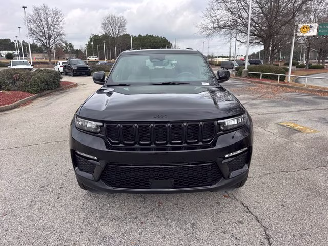 2025 Diamond Black Crystal Pearlcoat Jeep Grand Cherokee Limited 4X4 SUV