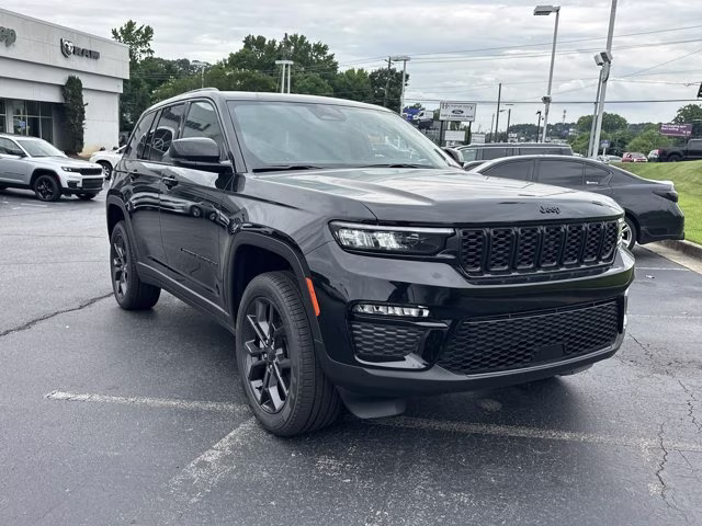 2025 Diamond Black Crystal Pearlcoat Jeep Grand Cherokee Limited 4X4 SUV