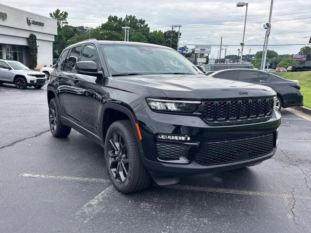 2025 Diamond Black Crystal Pearlcoat Jeep Grand Cherokee Limited 4X4 SUV