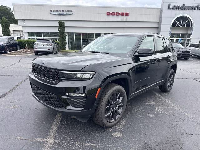 2025 Diamond Black Crystal Pearlcoat Jeep Grand Cherokee Limited 4X4 SUV