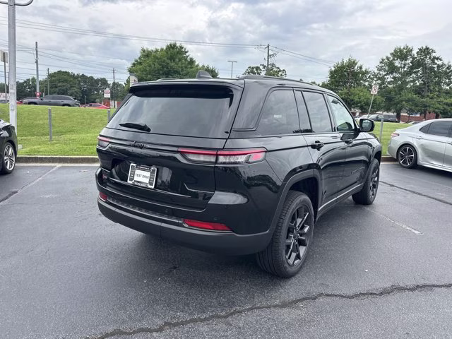 2025 Diamond Black Crystal Pearlcoat Jeep Grand Cherokee Limited 4X4 SUV