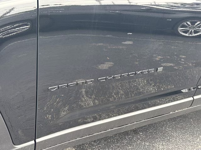 2025 Diamond Black Crystal Pearlcoat Jeep Grand Cherokee Limited 4X4 SUV