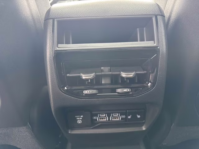 2025 Diamond Black Crystal Pearlcoat Jeep Grand Cherokee Limited 4X4 SUV