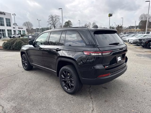 2025 Diamond Black Crystal Pearlcoat Jeep Grand Cherokee Limited 4X4 SUV