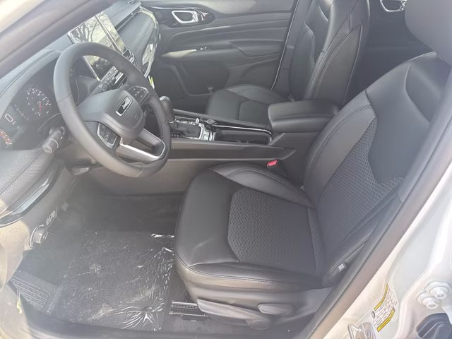 2026 Bright White Clearcoat Jeep Compass Latitude Altitude 4X4 SUV