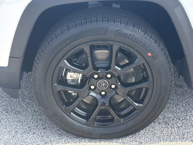 2026 bright white clearcoat Jeep Compass Latitude Altitude 4X4 SUV