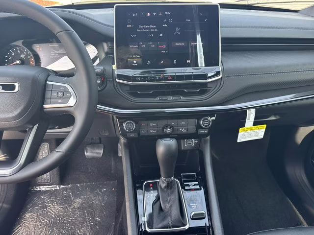 2026 bright white clearcoat Jeep Compass Latitude Altitude 4X4 SUV