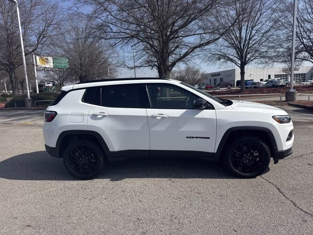 2026 Bright White Clearcoat Jeep Compass Latitude Altitude 4X4 SUV