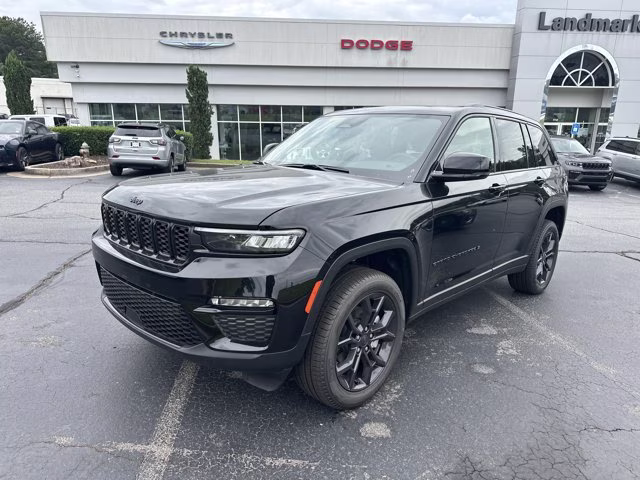 2025 Diamond Black Crystal Pearlcoat Jeep Grand Cherokee Limited 4X4 SUV