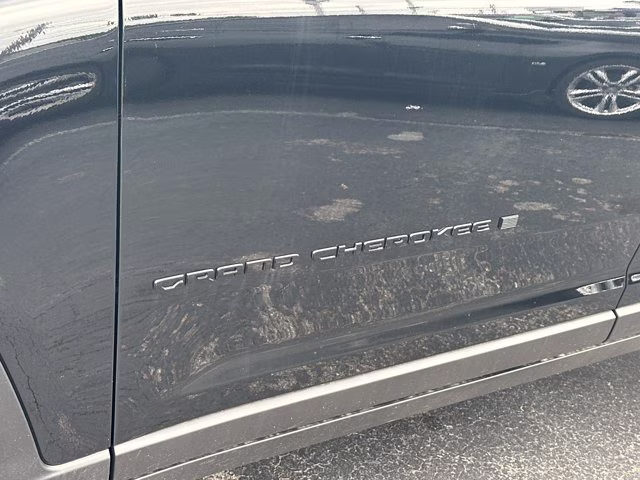 2025 Diamond Black Crystal Pearlcoat Jeep Grand Cherokee Limited 4X4 SUV