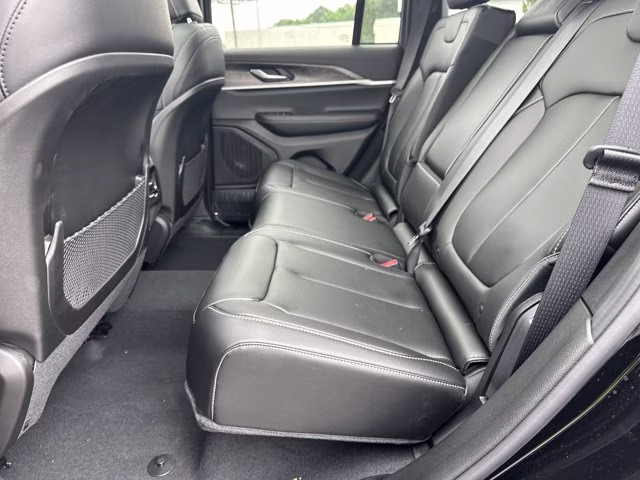 2025 Diamond Black Crystal Pearlcoat Jeep Grand Cherokee Limited 4X4 SUV