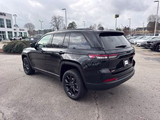 2025 Diamond Black Crystal Pearlcoat Jeep Grand Cherokee Limited 4X4 SUV