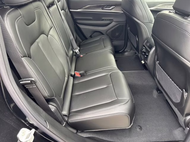 2025 Diamond Black Crystal Pearlcoat Jeep Grand Cherokee Limited 4X4 SUV