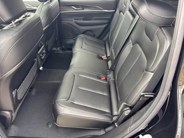 2025 Diamond Black Crystal Pearlcoat Jeep Grand Cherokee Limited 4X4 SUV