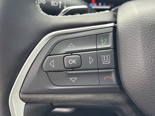 2025 Diamond Black Crystal Pearlcoat Jeep Grand Cherokee Limited 4X4 SUV