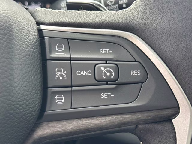 2025 Diamond Black Crystal Pearlcoat Jeep Grand Cherokee Limited 4X4 SUV